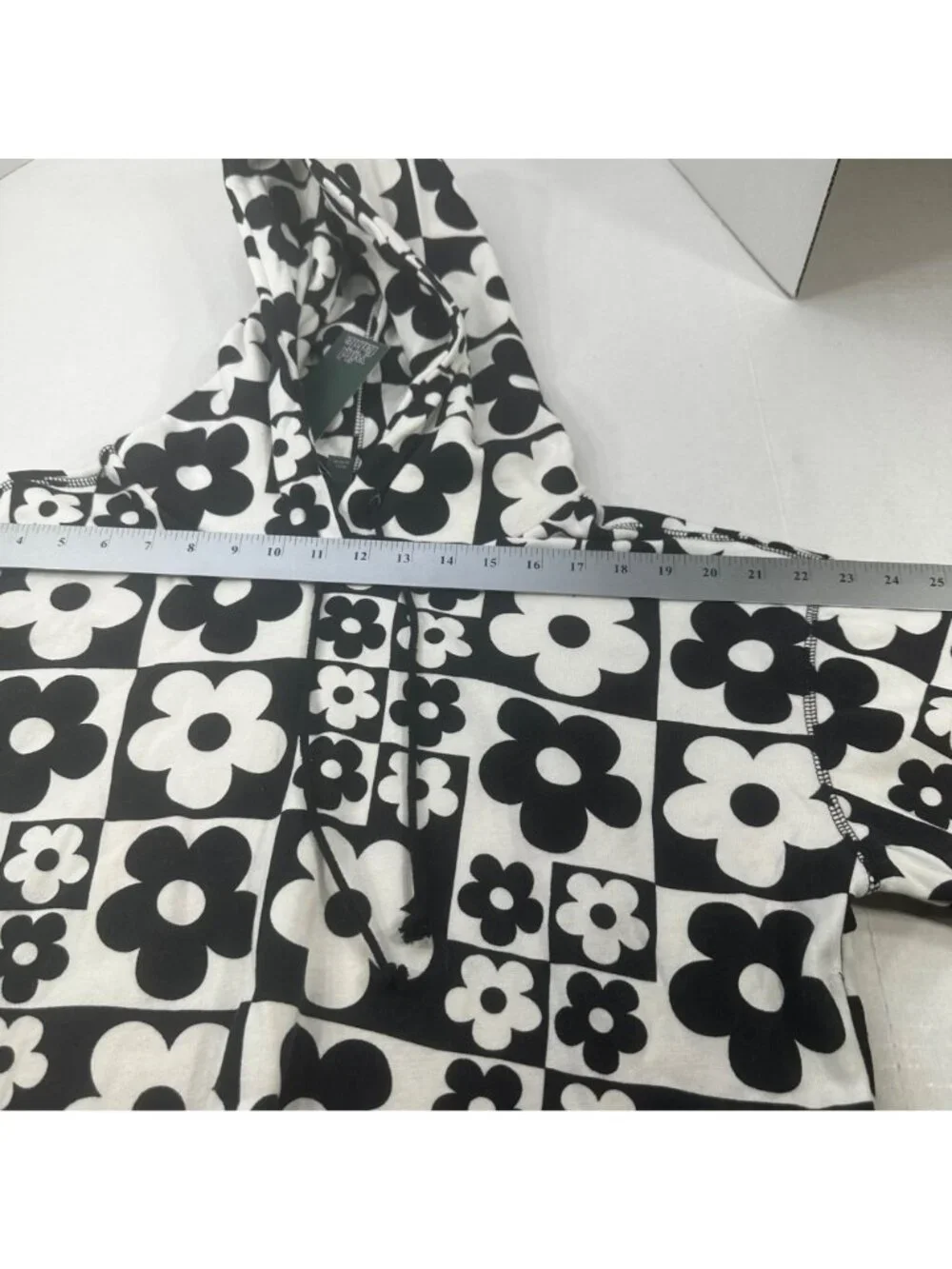 Wild Fable Women's Size Medium Hoodie Cropped Black White Floral Squares New - Picture 10 of 14